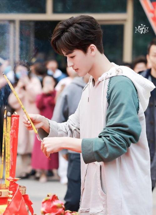 娱乐圈吃瓜何洛洛,揭秘吃瓜背后的真相